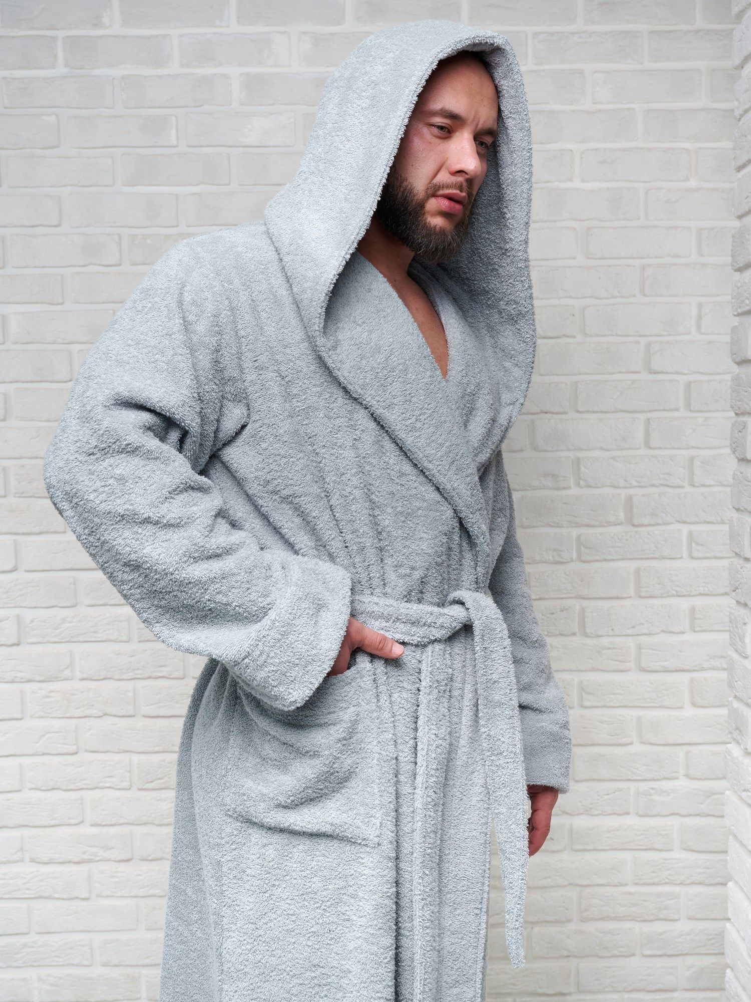 снимок Халат мужской махровый PandaHug с капюшоном, светло-серый от магазина BIO-TEXTILES ОПТ