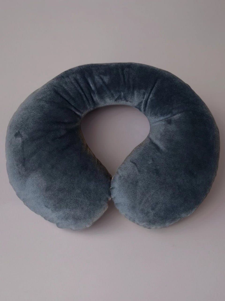 снимок Подушка на шею "рогалик" детская 27*22 персик, т.серый от магазина BIO-TEXTILES ОПТ