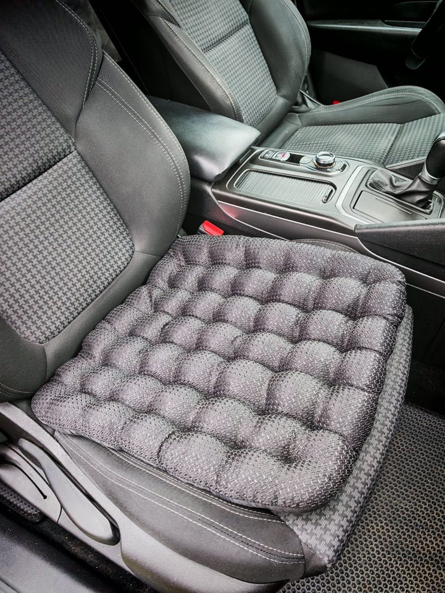 снимок Подушка автомобильная на сиденье "ОРТО-ЛЮКС" черная 50*45 от магазина BIO-TEXTILES ОПТ