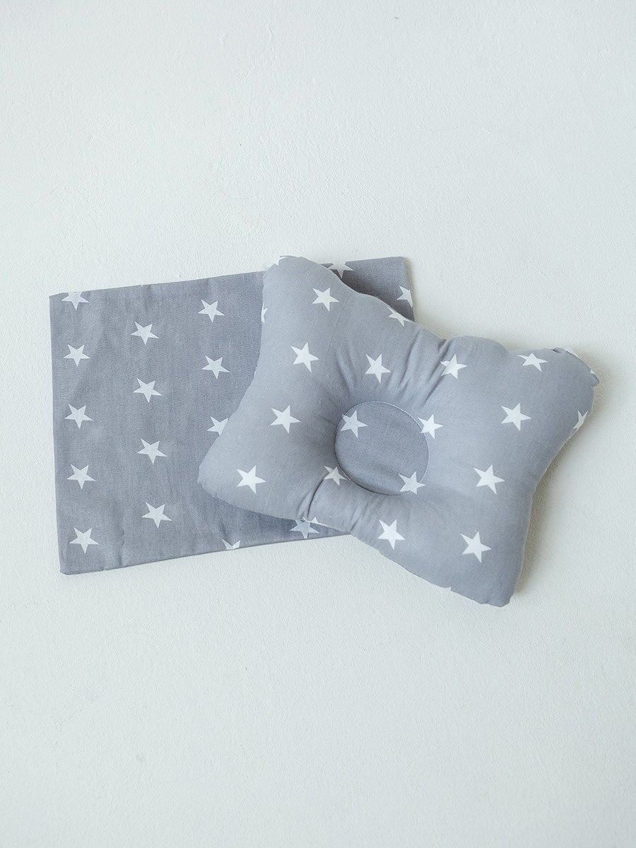 снимок Комплект подушка "МАЛЮТКА" + 2 наволочки звездочки белые на сером от магазина BIO-TEXTILES ОПТ