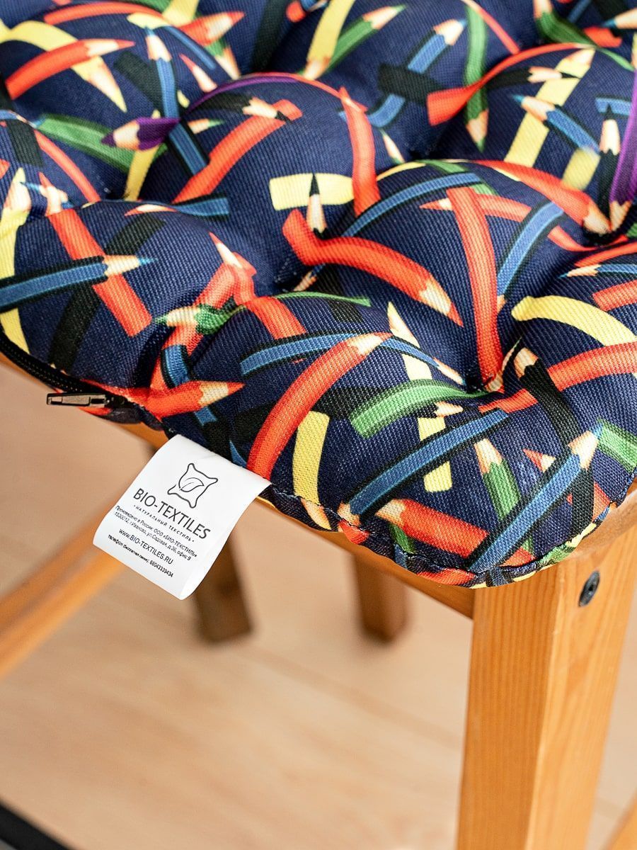 снимок Подушка на стул "Карандаши" 40*40 от магазина BIO-TEXTILES ОПТ